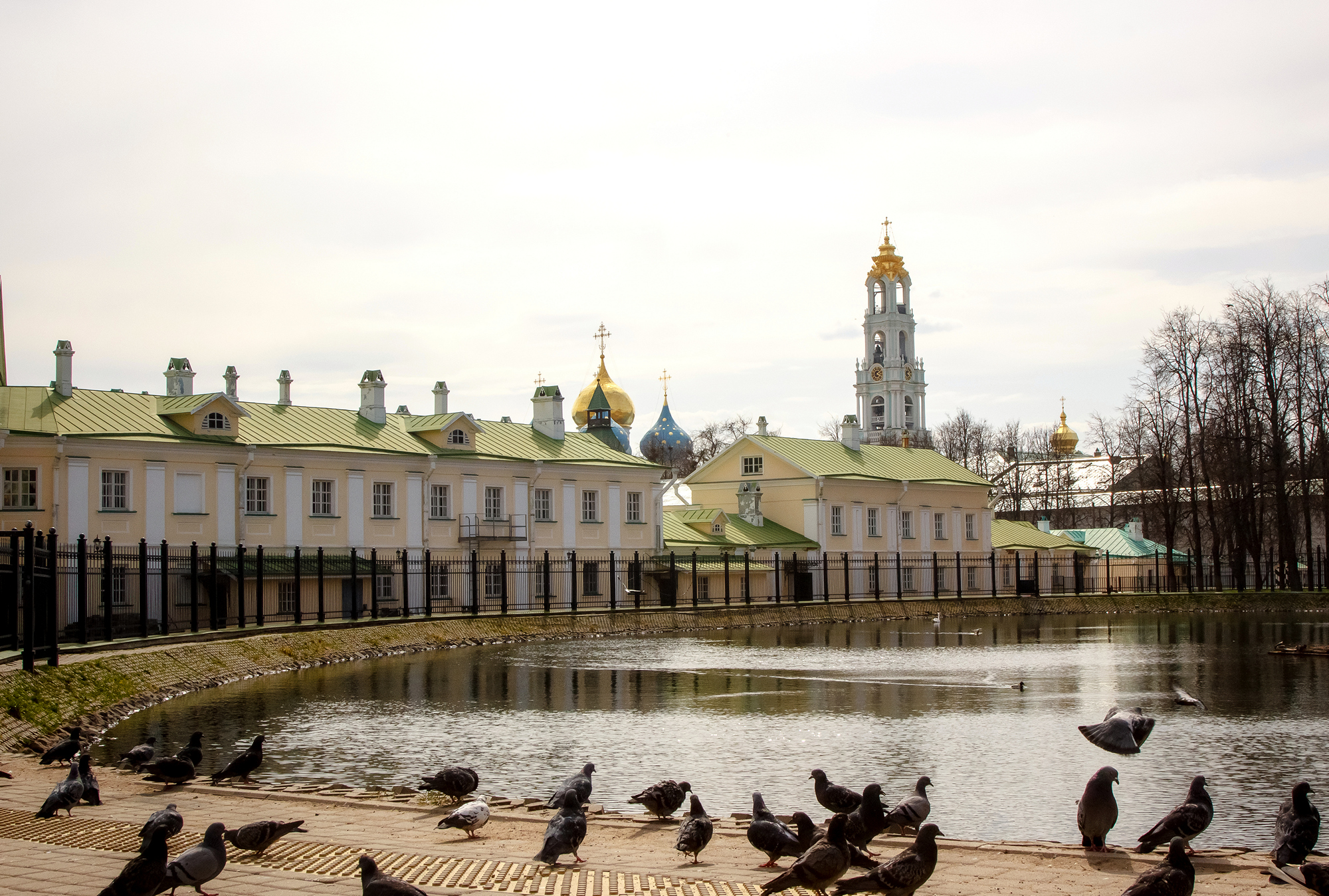 У Белого пруда..Золотое сечение в золотых куполах