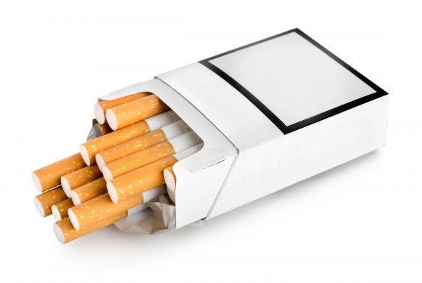 Простой дизайн пачек сигарет поможет бросить курить