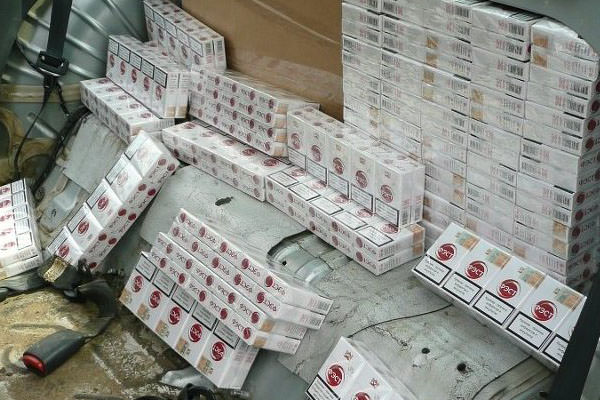 Латвийская полиция обнаружила подпольный склад контрабандных сигарет
