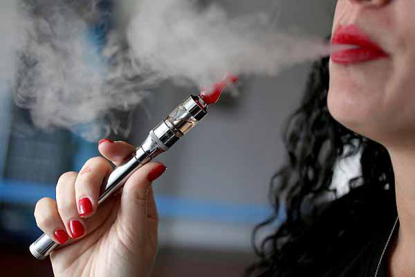 Специалисты развеивают мифы о безвредности электронных сигарет