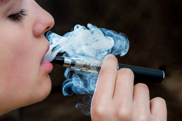 Мосгордума планирует запретить курение электронных сигарет в общественных местах