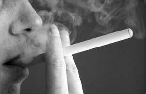 Ученые выяснили, что люди бросают курить группами