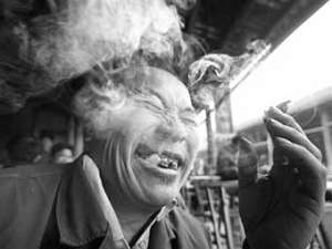 В Китае медработникам запретят курить