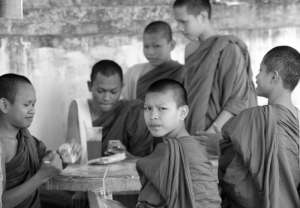 Монахам в Таиланде запретят курить