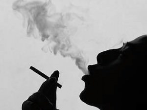 Во рту у курильщика взорвалась сигарета: врачи наложили ему 51 шов