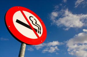 Курение в общественных местах: не потакайте вредным привычкам